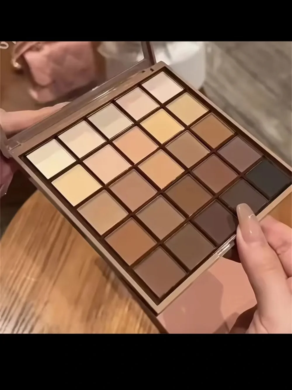 Everyday Neutral Eyeshadow Palette – Soft Brown Tones - Picture 2 of 2